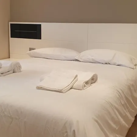 Apartamento Residencial Centrico Con Piscina ויגו